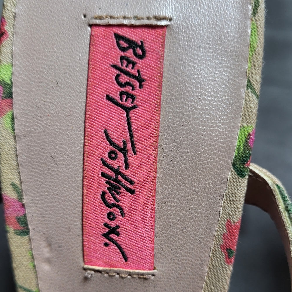 Betsey Johnson Haylie-D Platform Peep-Toe Heels Floral Roses Bow Ankle Strap 8M - Picture 2 of 10
